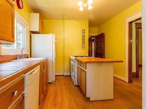 2nd image of 915 4th St E