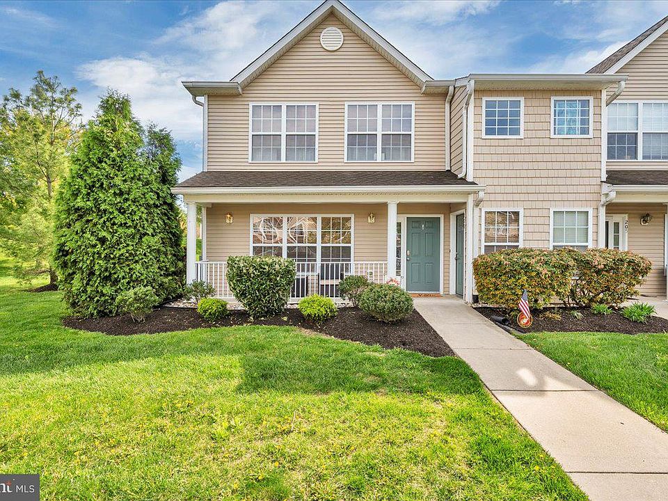 1st image of 207 Redbud Ln Unit 207