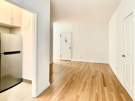 4th image of 4 Park Ave APT 19F