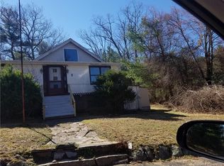 9 Lakeview Ave, Ellington, CT 06029