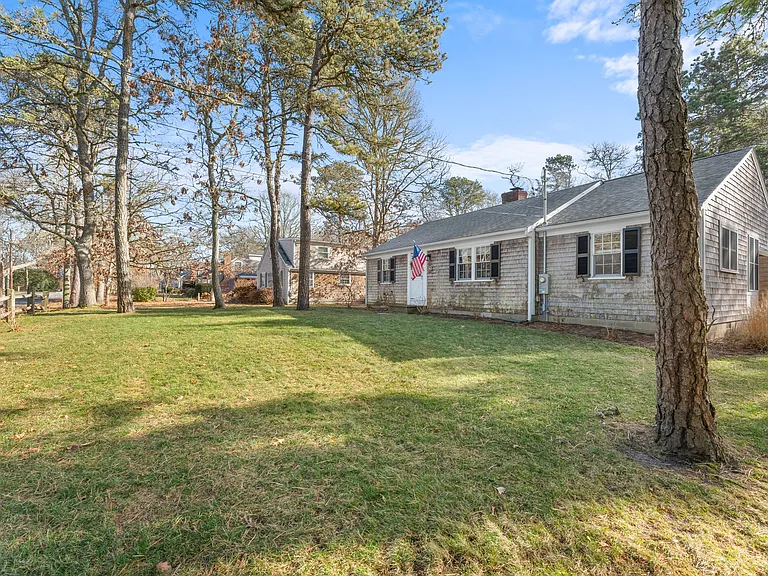 25 Robbins Rd — Photo 15