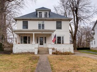 1221 E Walnut St, Springfield, MO 65802