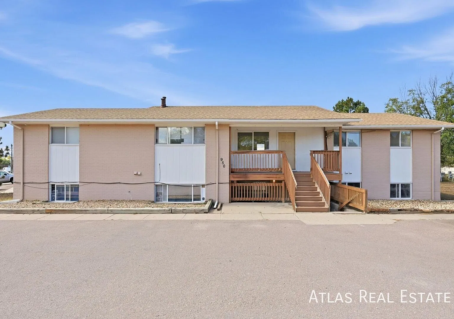 Fantastic Location near Rock Park and Downtown Castle Rock! 3 Bed 2 Bath! — Photo 2