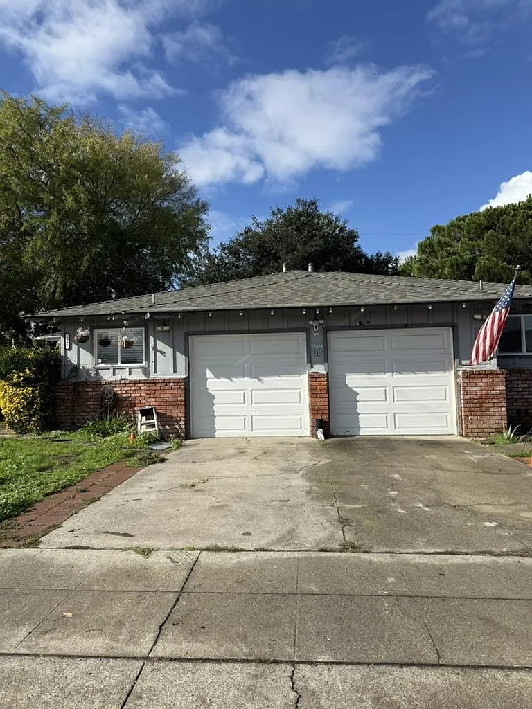 1295 Flora Ave photo 1