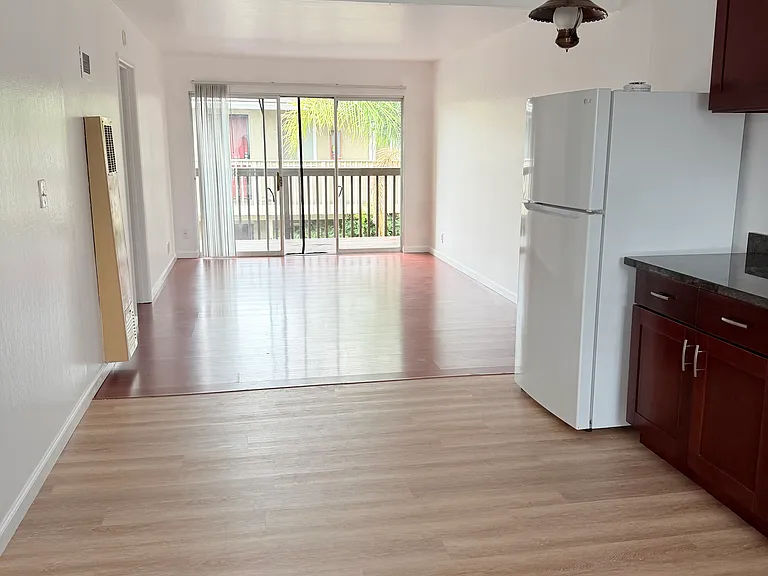 1143 Roewill Dr #6 — Photo 3