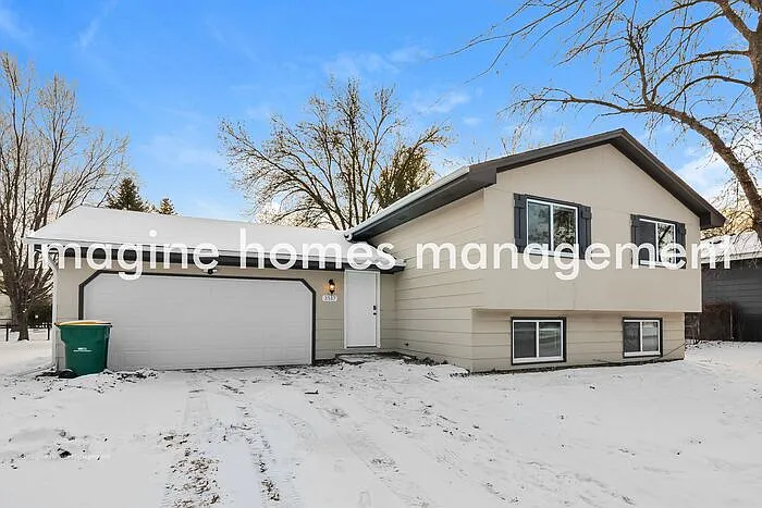 4 bed, 2.0 bath, 1896 sqft, $2,595 — Photo 2