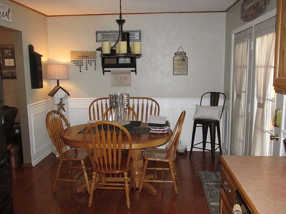 4th image of 2702 Glenwood Ave