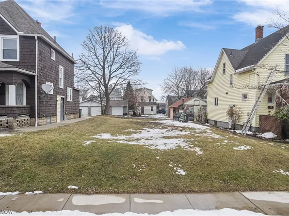 Harrison Ave SW, Canton, OH 44706