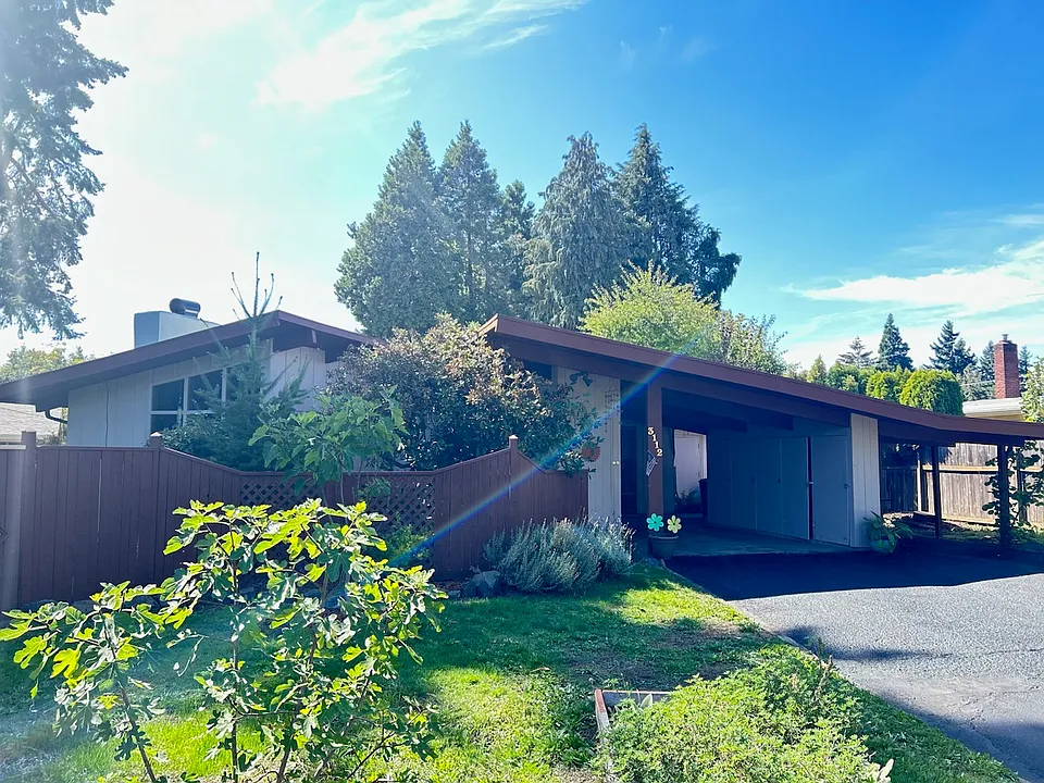 3112 Van Ave