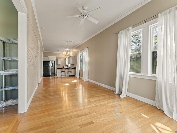 5th image of 832 America St