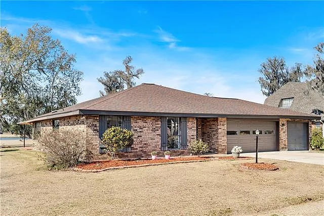 14 Zee Ann Dr — Photo 1