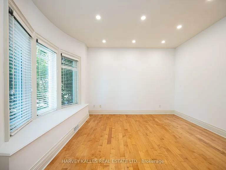 495 Deloraine Ave — Photo 36