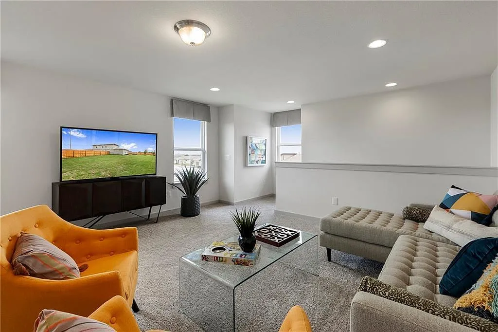 4 bed, 3.0 bath, 2322 sqft, $2,395 — Photo 3