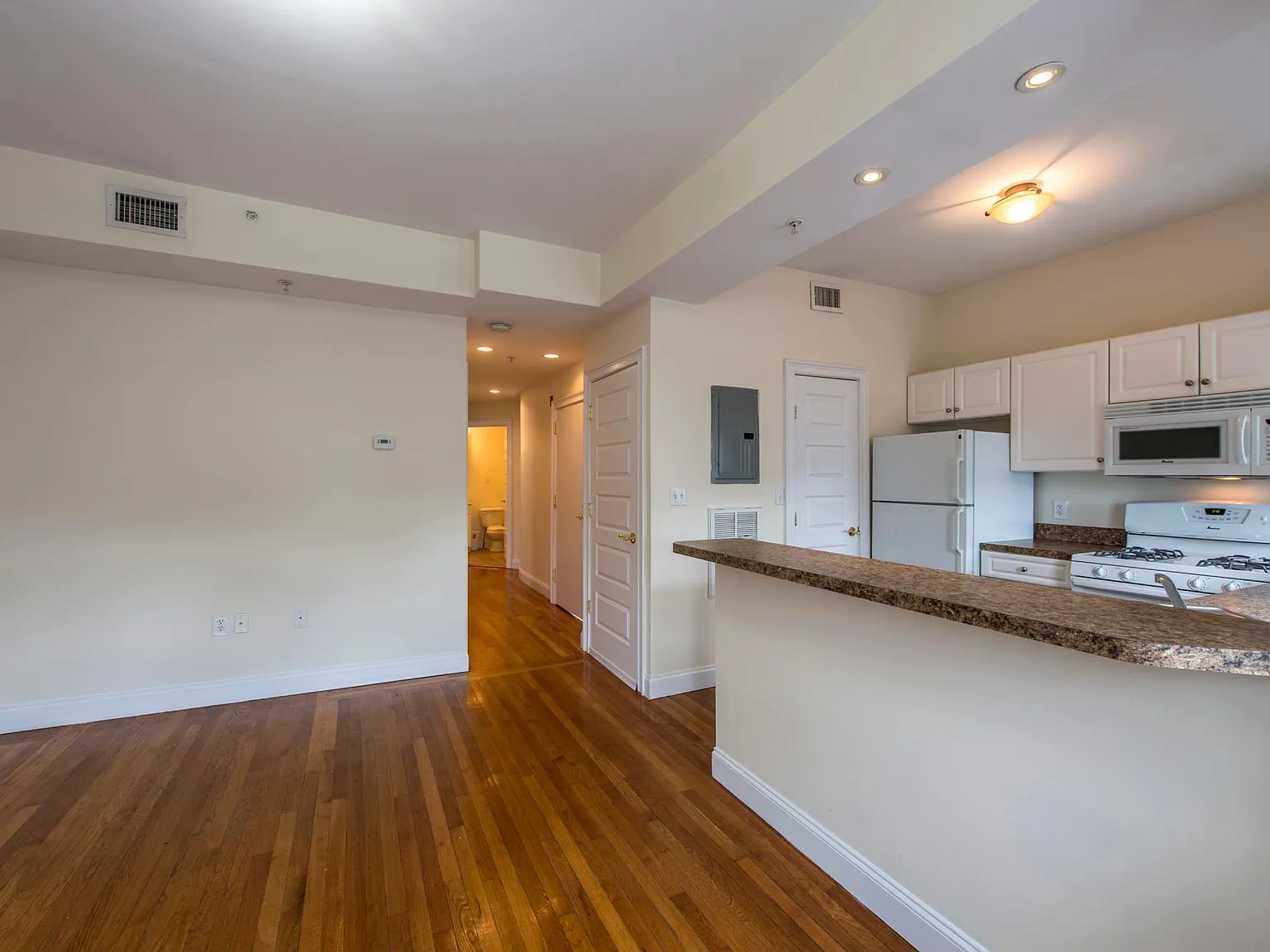 2 bed, 1000 sqft, $2,725 — Photo 1