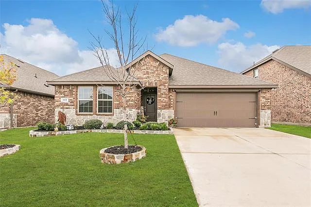 5 bed, 2211 sqft, $2,350 — Photo 2