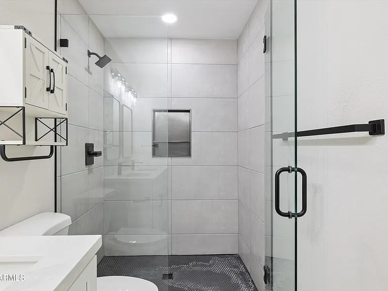5117 E Beck Ln — Photo 16