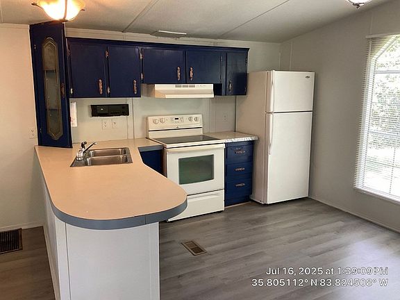 3rd image of 104 Eakins Dr #104E