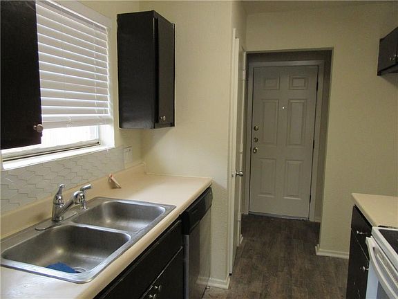 5th image of 1614 Windsong Ln