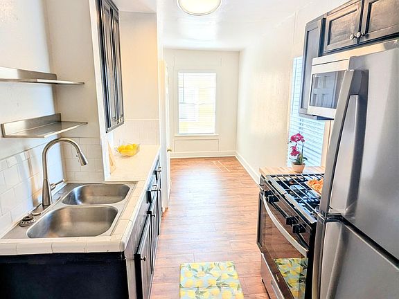 2nd image of 423 E Locust St APT 3