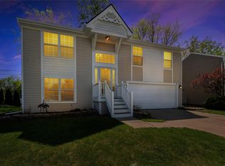 297 Victorian Ln, Belleville, MI 48111