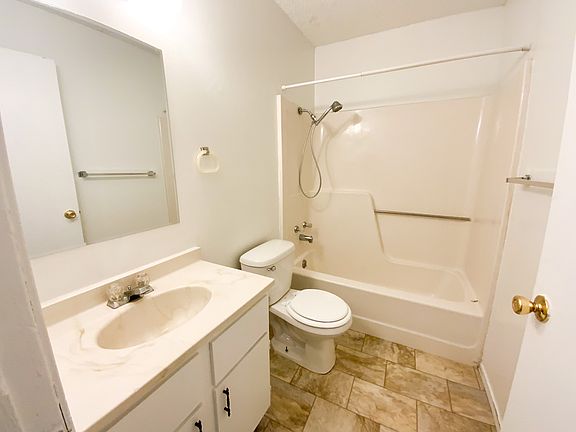 5th image of 3200 Garden Grove Pkwy #2A