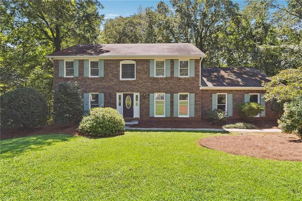 4 bed, 2.5 bath, 2400 sqft, $2,900 — Photo 1