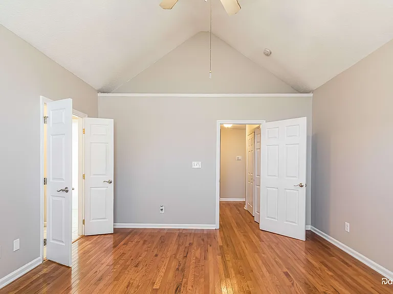 2841 Glastonbury Rd — Photo 14