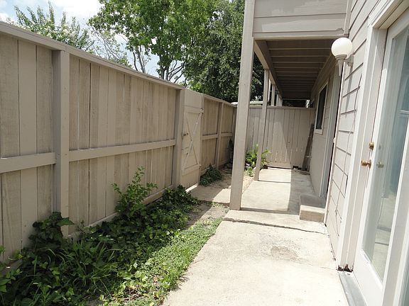 2nd image of 9523 Pagewood Ln #9523