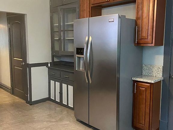 3rd image of 4942 Odell St Floor 2