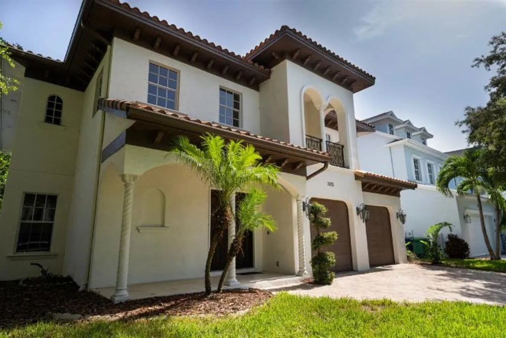4 bed, 3.5 bath, 3689 sqft, $7,850 — Photo 4
