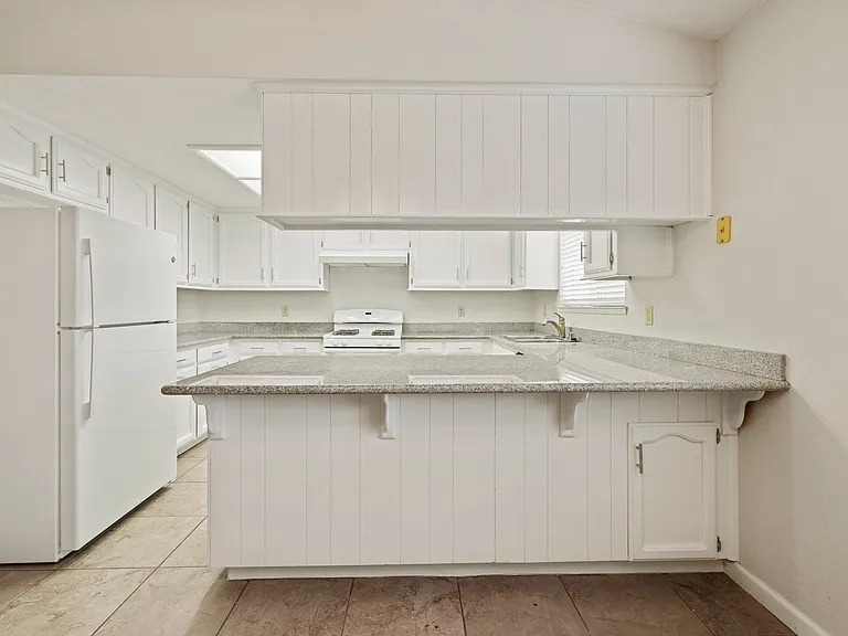 1812 W Wren Dr — Photo 9
