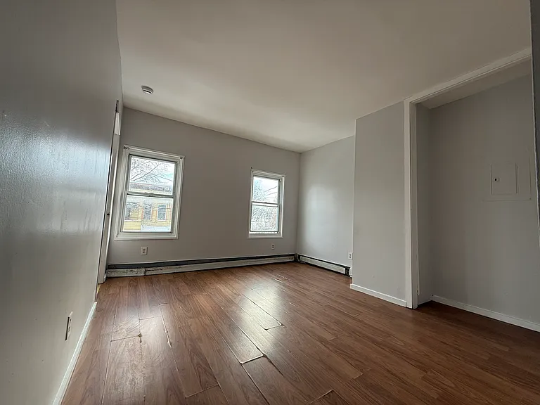 273 Ontario St #2 — Photo 6