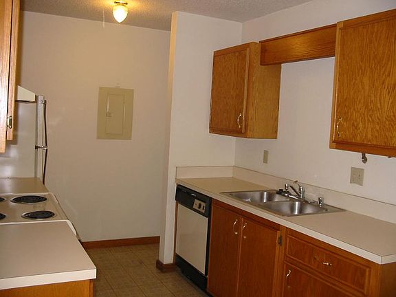 3rd image of 848 N Storer Ave APT 4