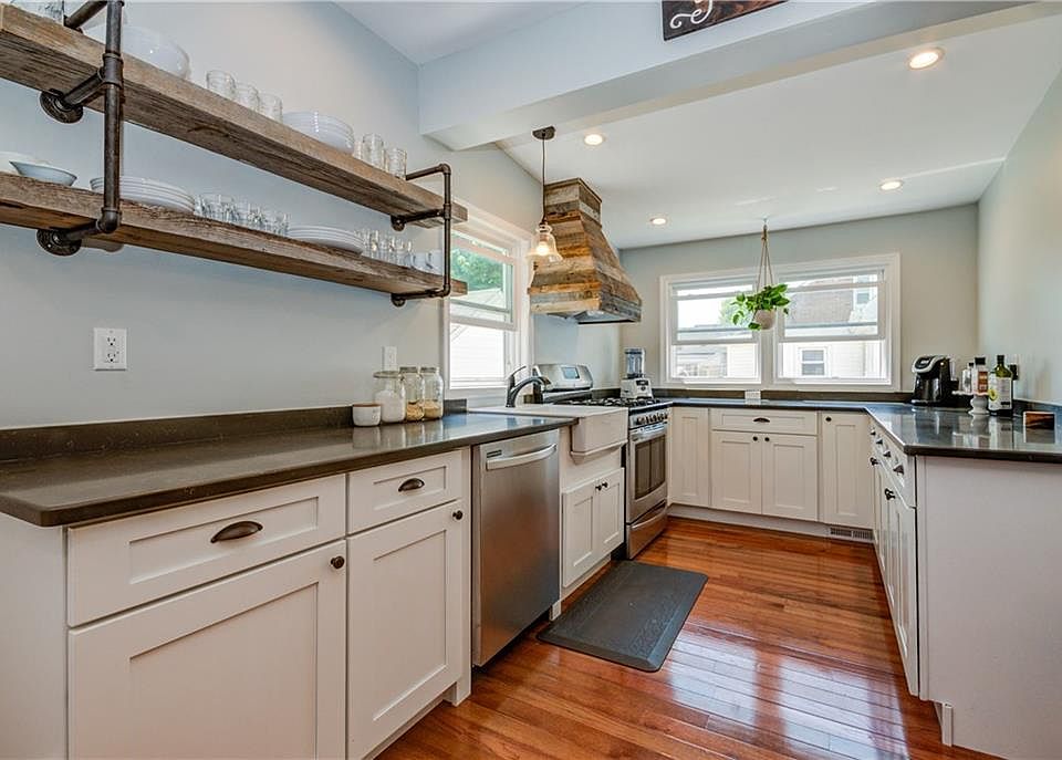 1st image of 23 Ashwood Pl
