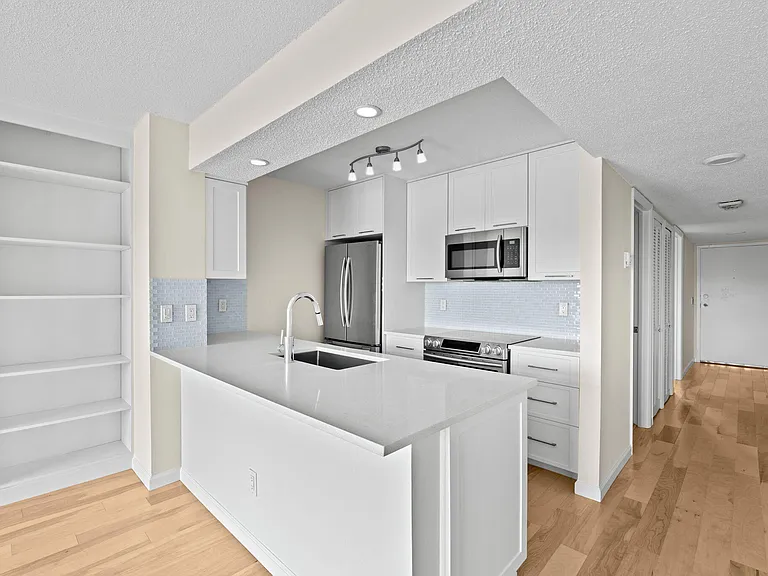 286 Cypress Point Dr — Photo 1