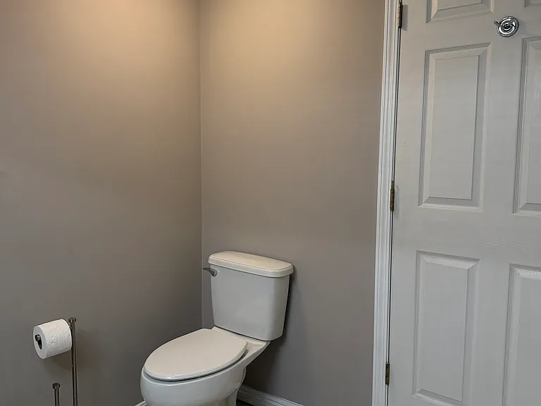 402 Oak Hill Ave E — Photo 13