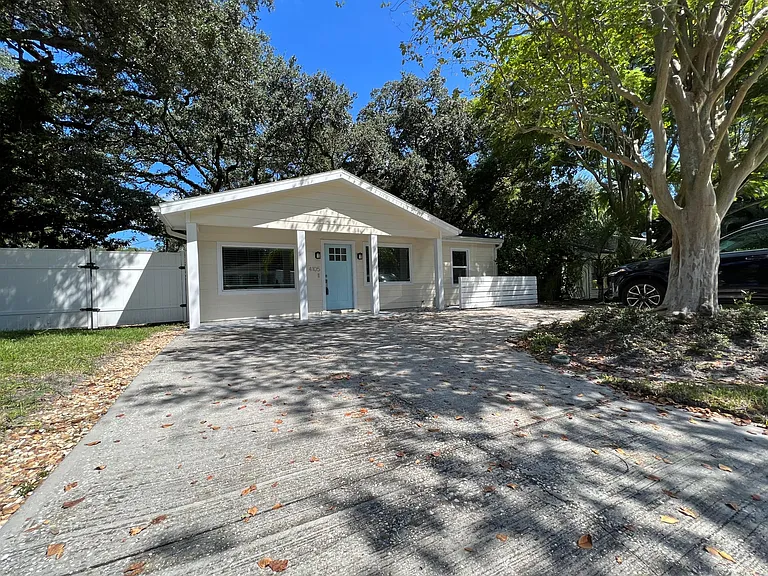 4105 W Azeele St — Photo 2