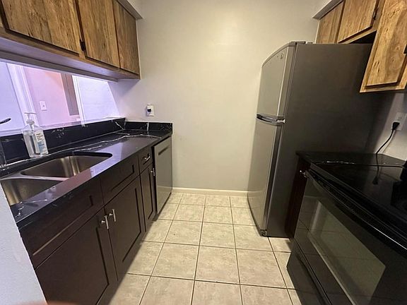 5th image of 520 SE 6th Pl