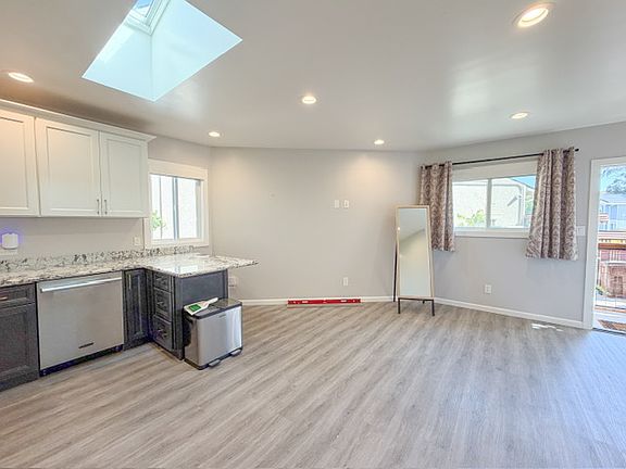 5th image of 160 Dunham Ct #Adu