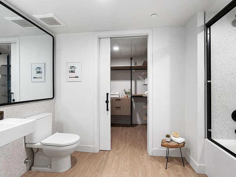 Venue Residences — Photo 57