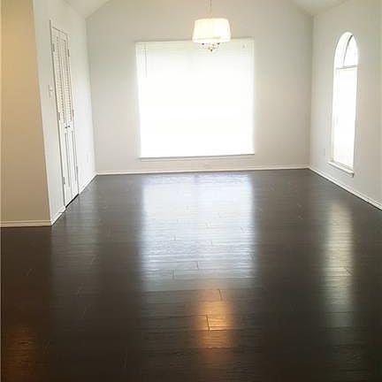 2nd image of 904 Bluffview Dr