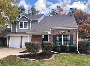 9624 Pine Ridge East Dr, Fishers, IN 46038