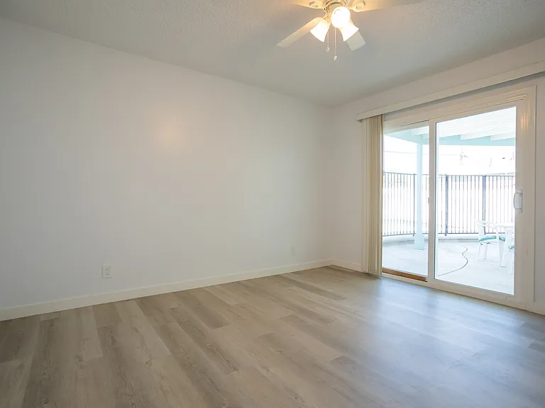 11801 Rexford Rd — Photo 22