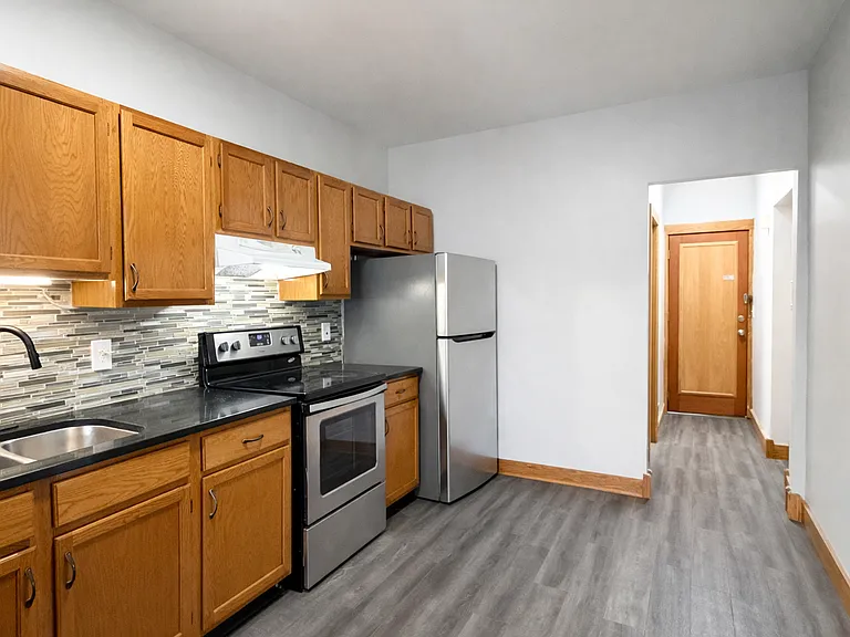 Emerson Manor Flats — Photo 16