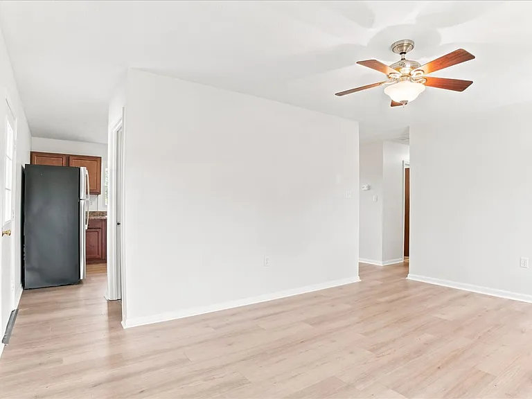 102 Linwood Ct — Photo 7