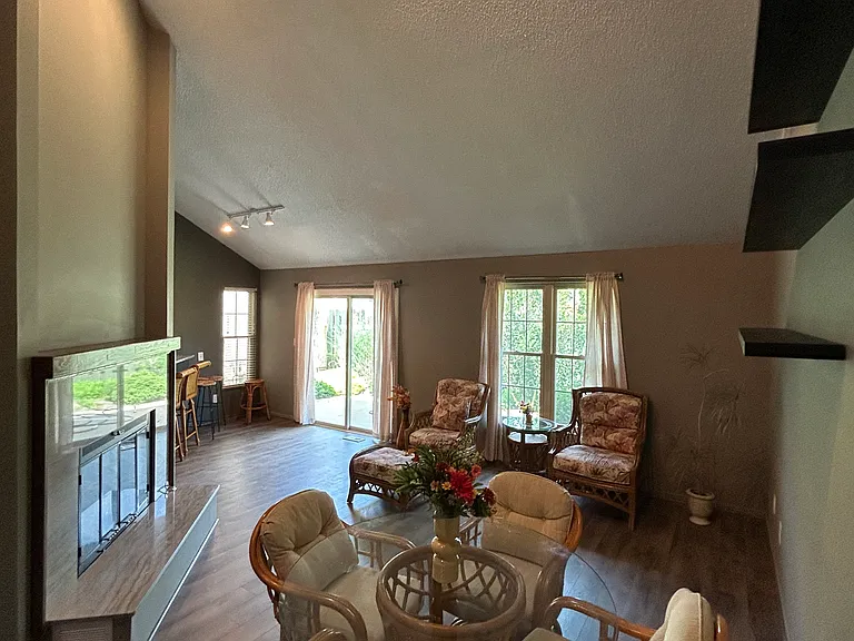 12204 Charlotte St — Photo 13