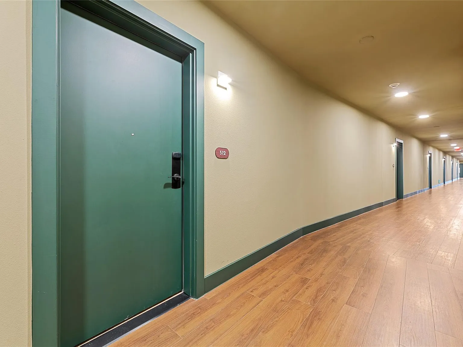 1 bed, 1.0 bath, 741 sqft, $4,200 — Photo 4