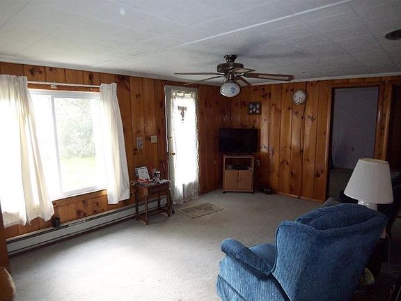 3rd image of 4736 Bottom Ln