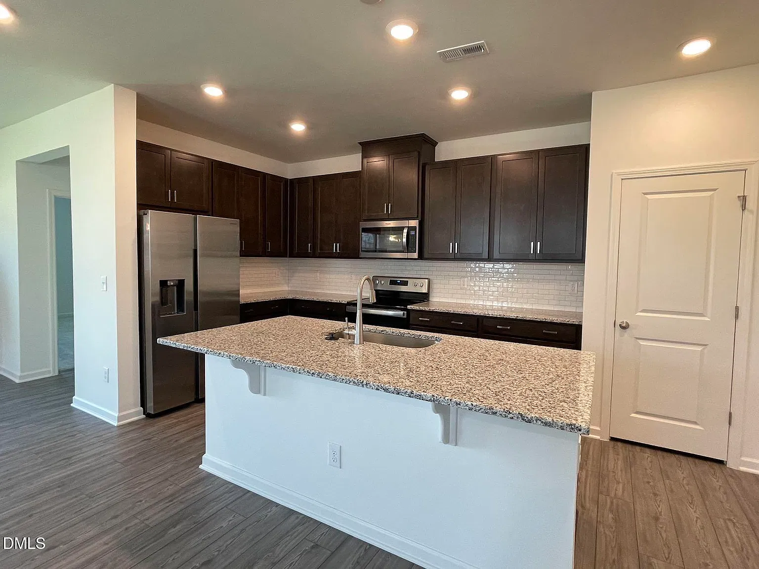 4 bed, 2.0 bath, 1891 sqft, $2,350 — Photo 4