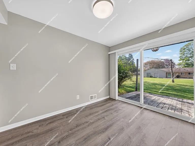 37863 Wendy Lee St — Photo 10
